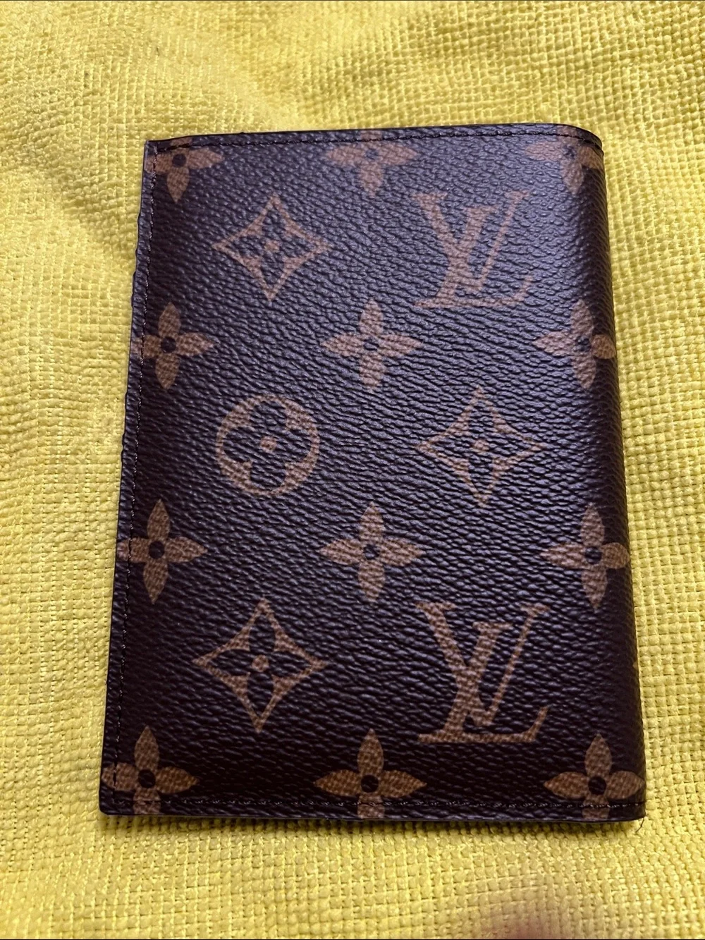 Louis Vuitton compact louis